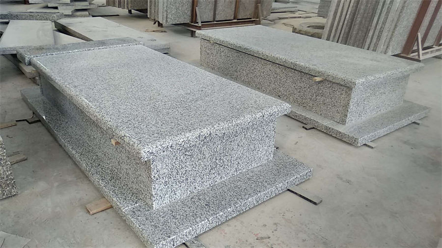 Pierre tombale en granit gris clair