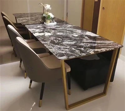 Table de cuisine en marbre noir