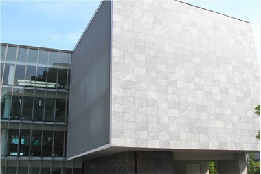 Carrelage mural extérieur gris